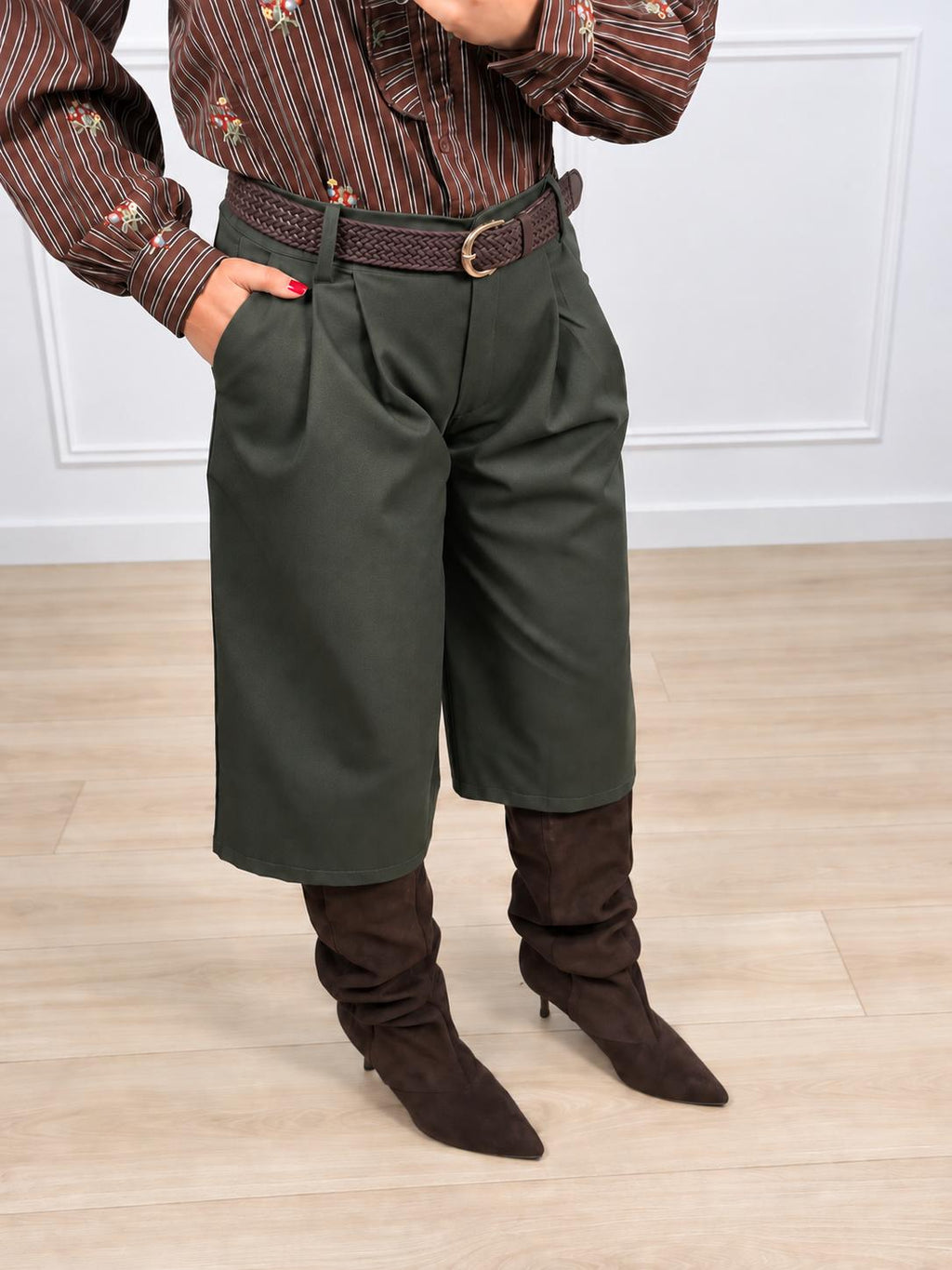 Bermudas verde oliva con cinturón incluido
