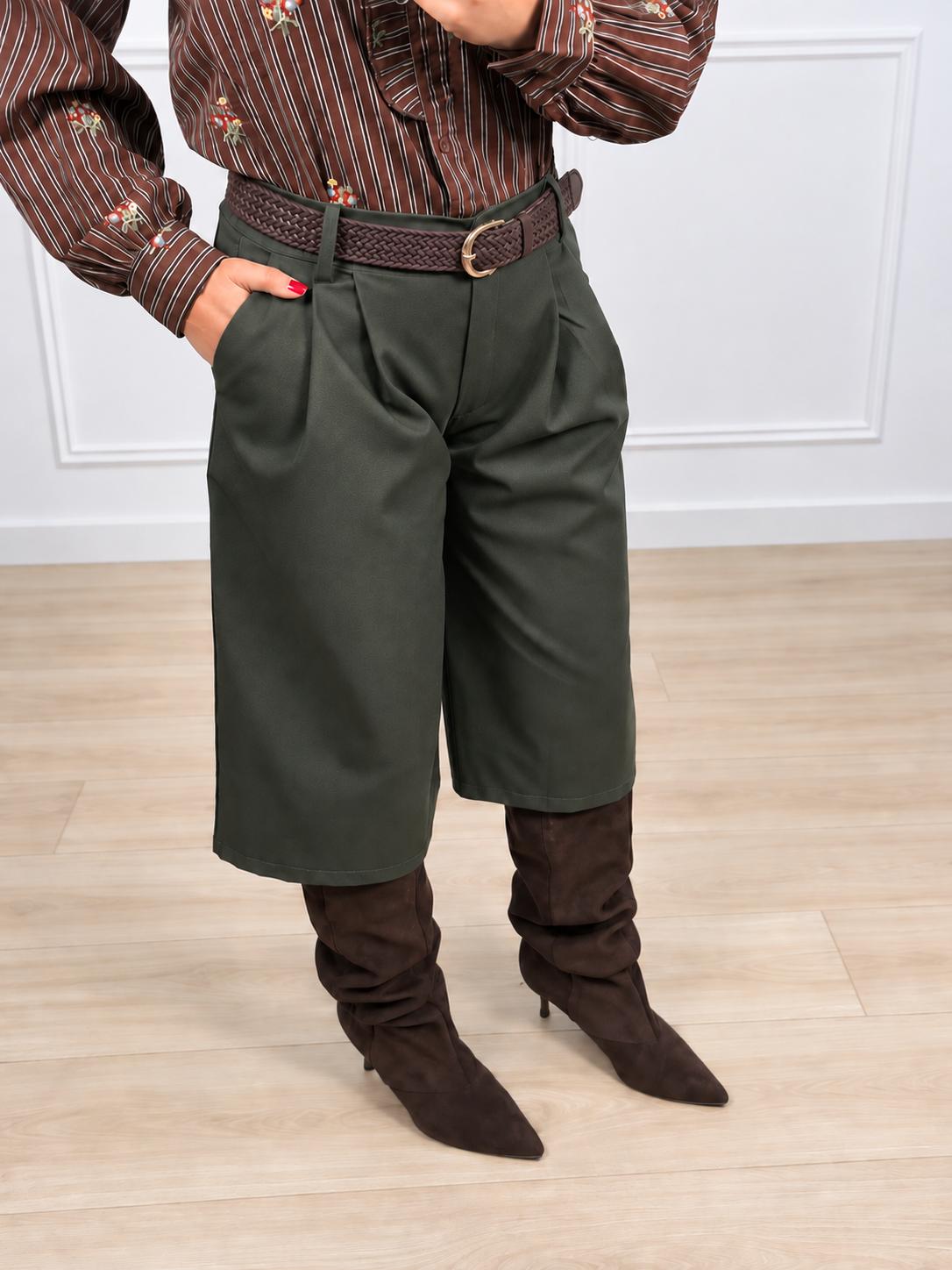 Bermudas verde oliva con cinturón incluido