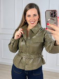 Chaqueta Manuela polipiel con cinturón