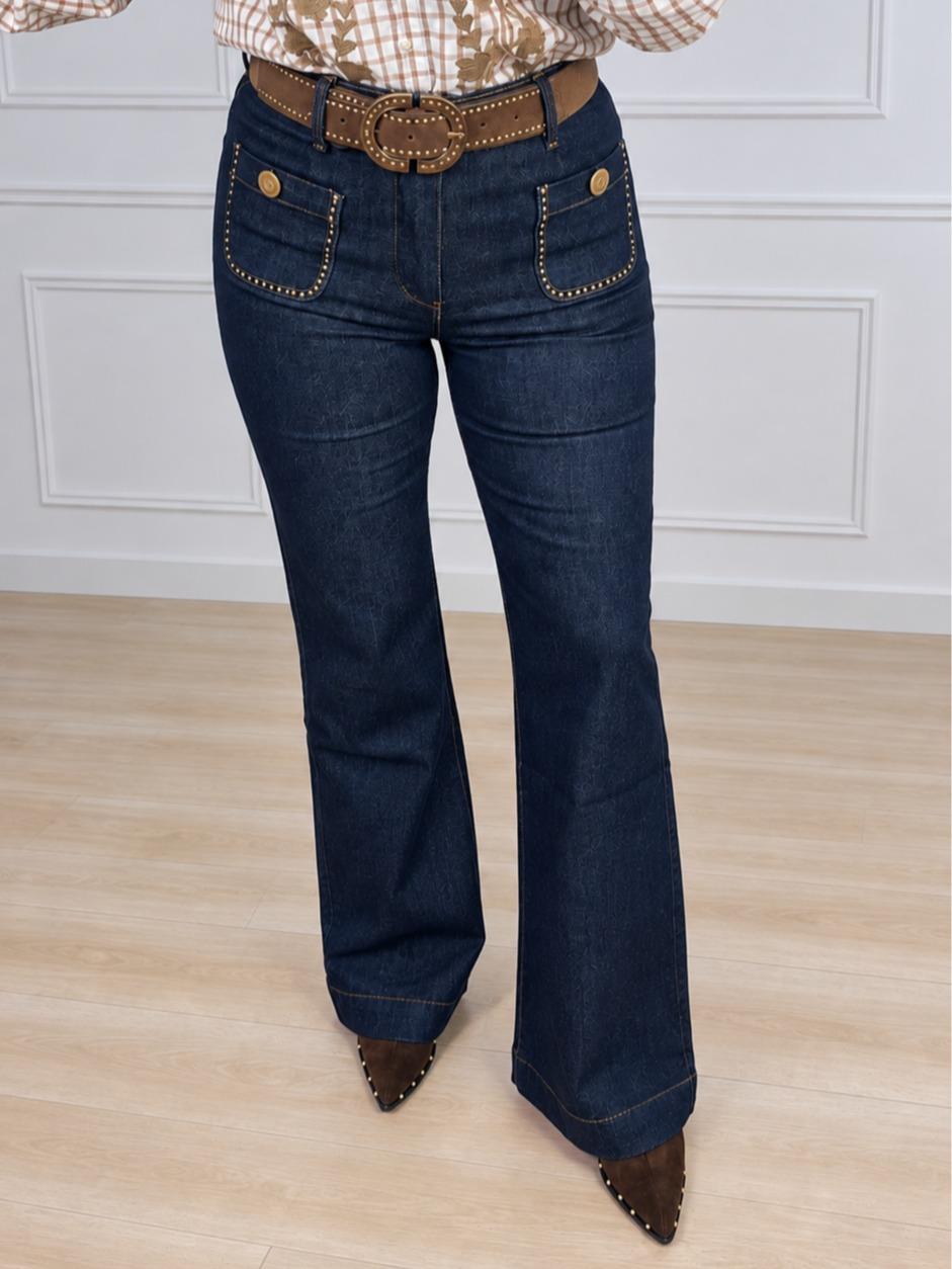 Pantalón vaquero elástico con tachuelas Charlotte. Incluye cinturón