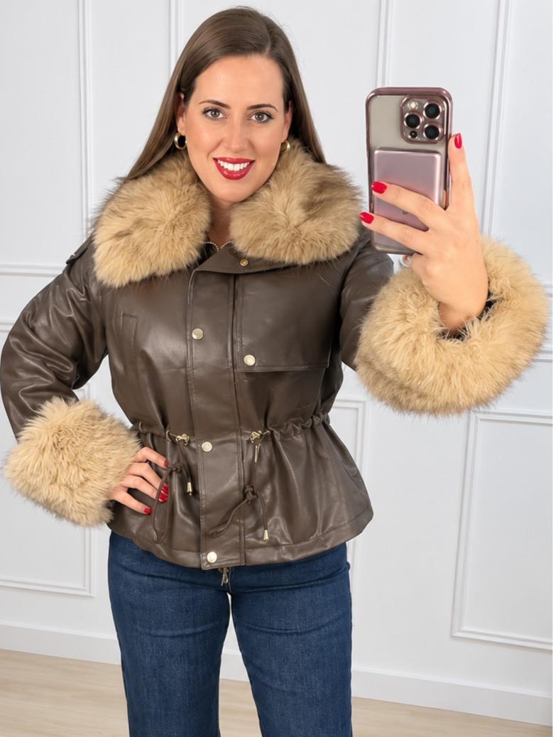 Chaqueta Alaska depolipiel con puños y cuello de pelo desmontable