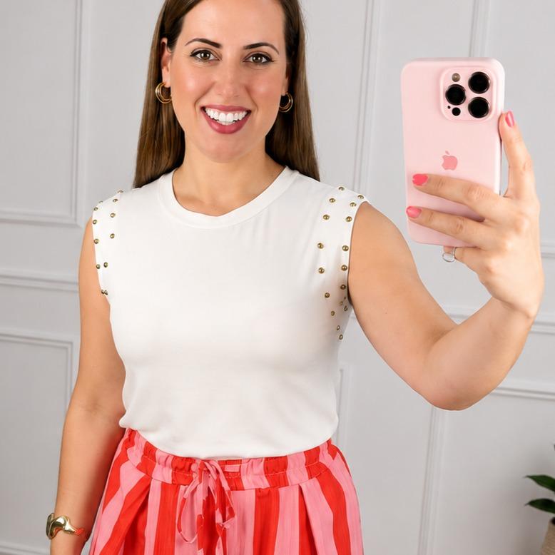 Camiseta licra con tachuelas doradas