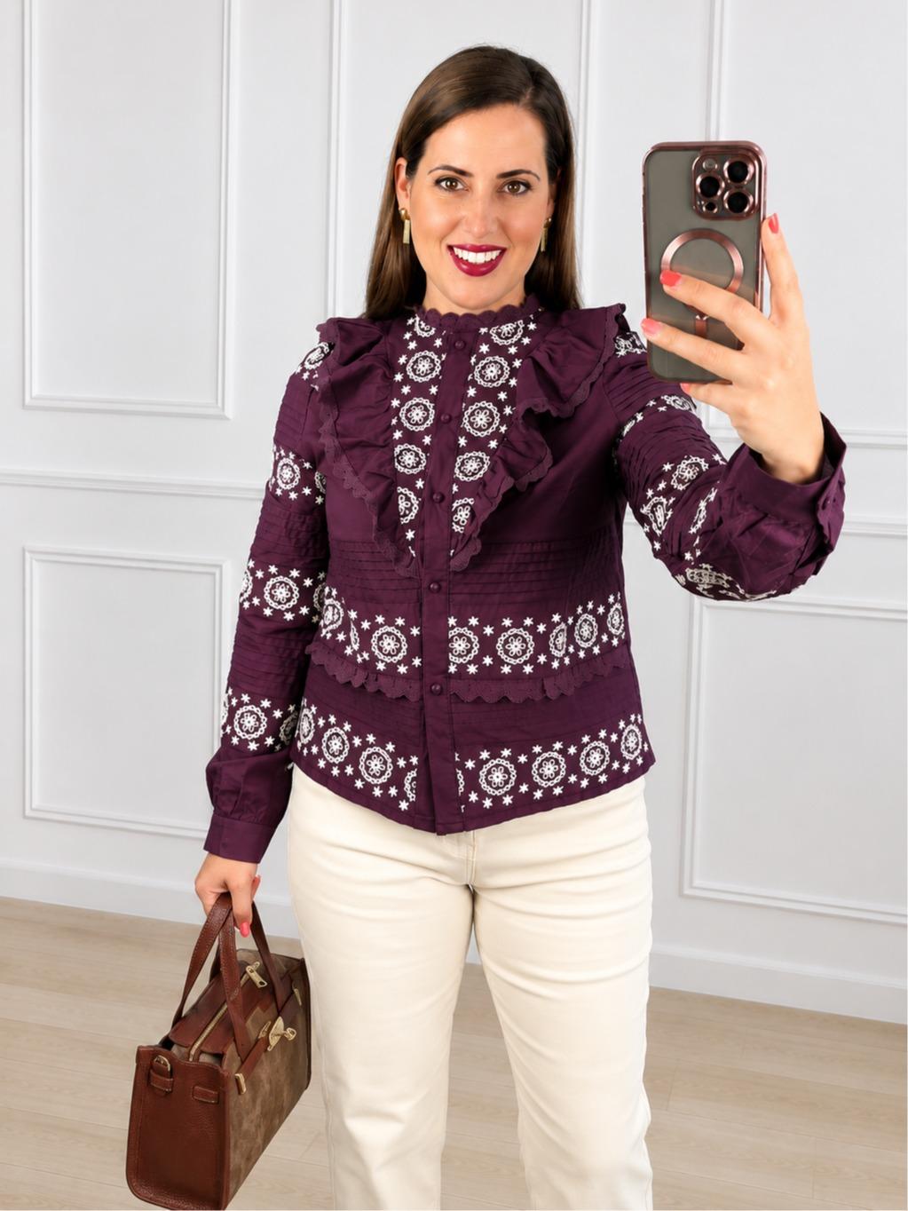 Blusa bordada con volante