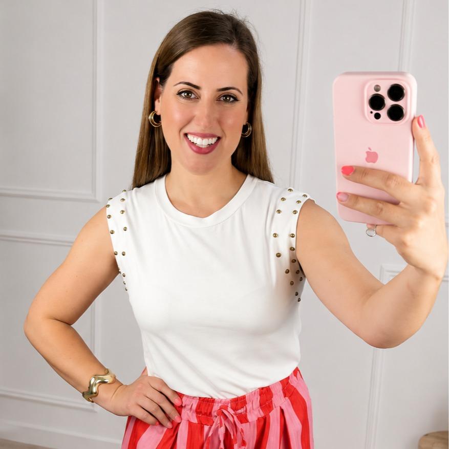 Camiseta licra con tachuelas doradas
