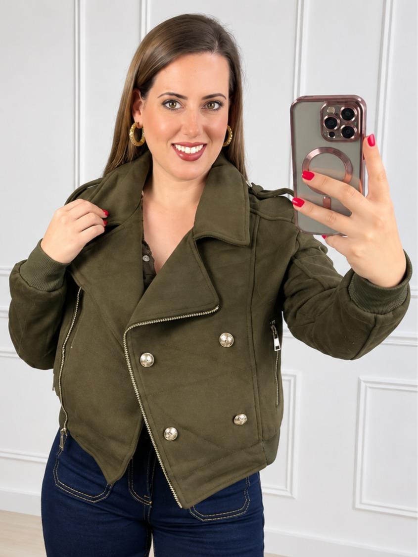 Bomber con cremallera cruzada y estilo militar en color Kaki